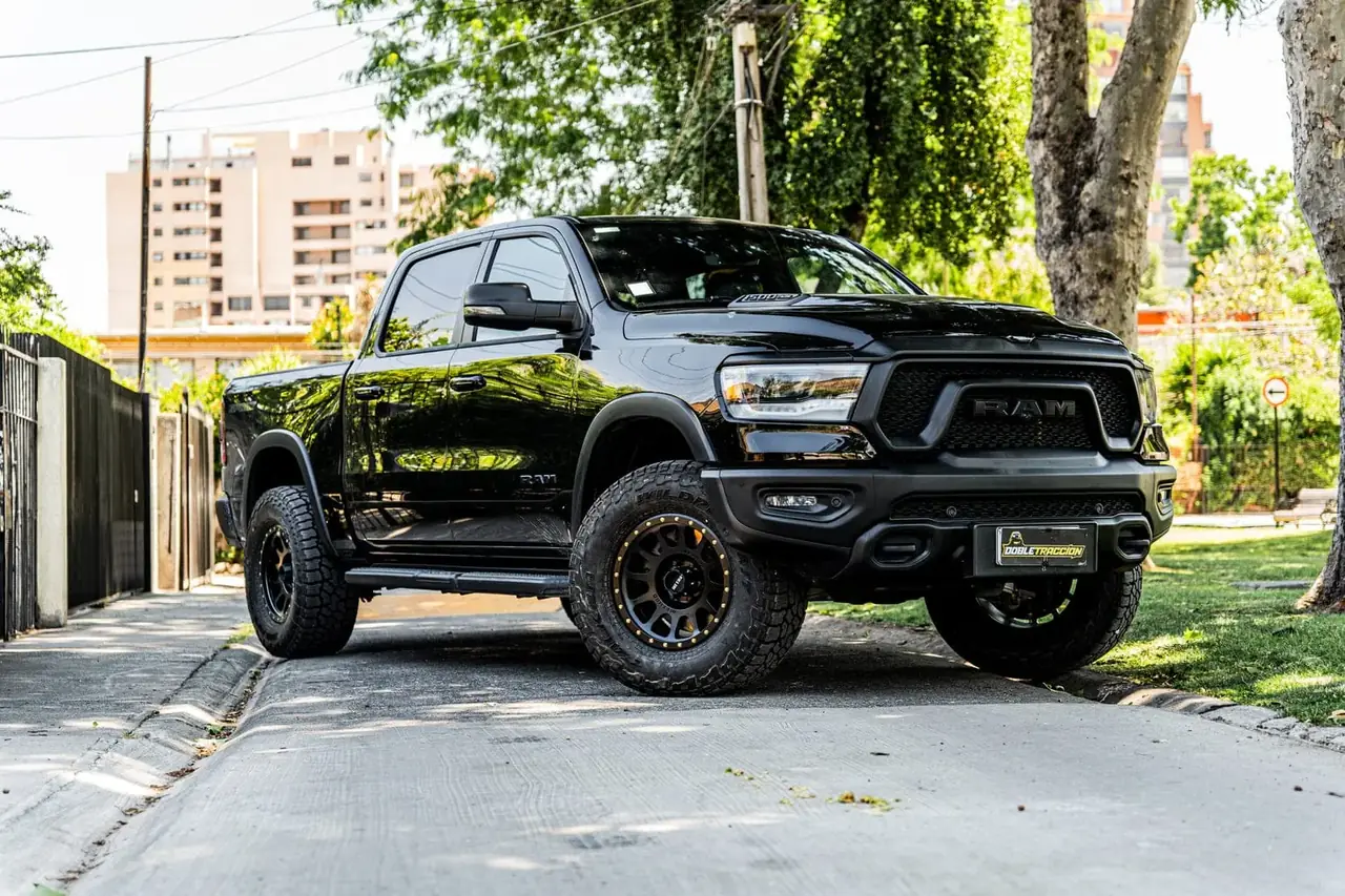 Ram Rebel con lift 4 pulgadas
