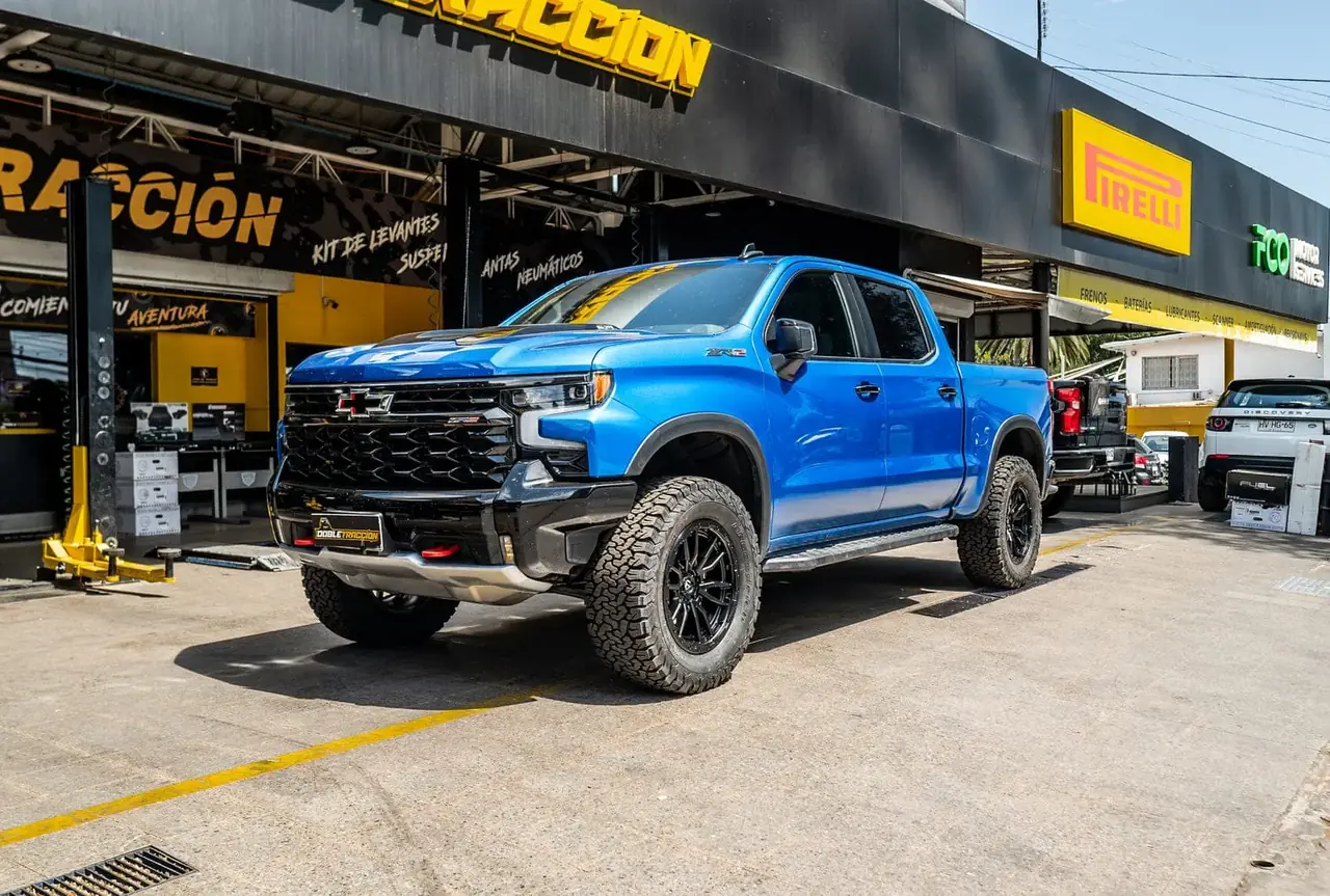 ¿Qué tamaño máximo de neumático calza en una Chevrolet Silverado (Trailboss y ZR2)?